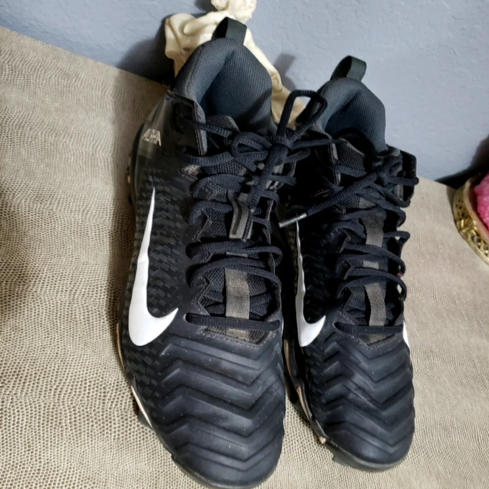 Nike Alpha Football Cleats Men's Size 9